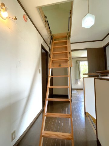 地御前3丁目 戸建の内装|小屋裏収納