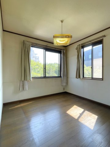 地御前3丁目 戸建の収納|2階 約4.1帖の広々とした納戸です