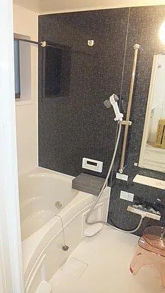 岸和田３丁目　中古一戸建ての浴室|ユニットバス
■物件内覧・資金計画相談・住宅ローン相談、リフォーム相談、お問合せ受付中■
※当日・翌日のご内覧、ご相談はお電話でのお問合せがスムーズです！