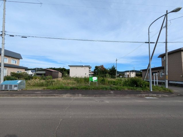 阿寒町北新町2丁目《角地》売土地の前面道路含む現地写真