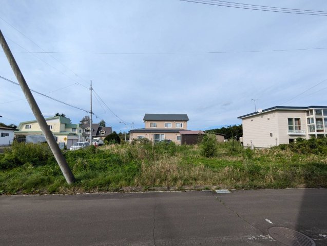 阿寒町北新町2丁目《角地》売土地の前面道路含む現地写真
