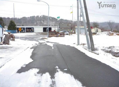 【前面道路含む現地写真】 | 阿寒町富士見2丁目29-52，53売地