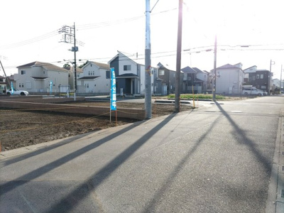 【前面道路含む現地写真】 | 伊奈町中央4丁目　売地全4区画