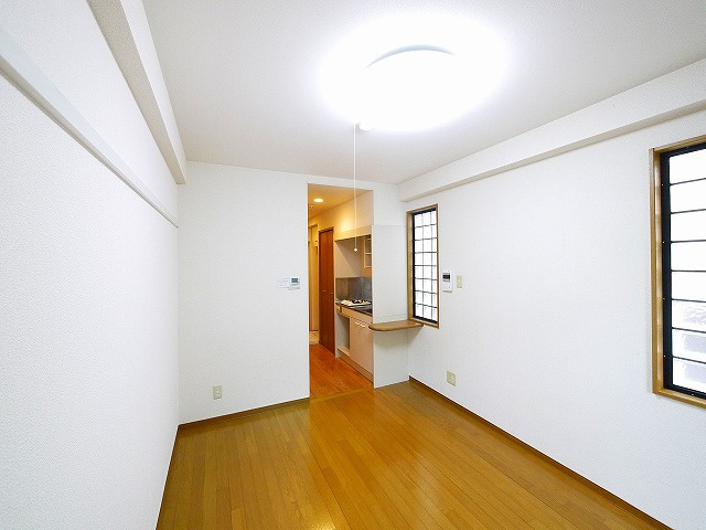 オーキッドあやめ池の洋室|明るい洋室です