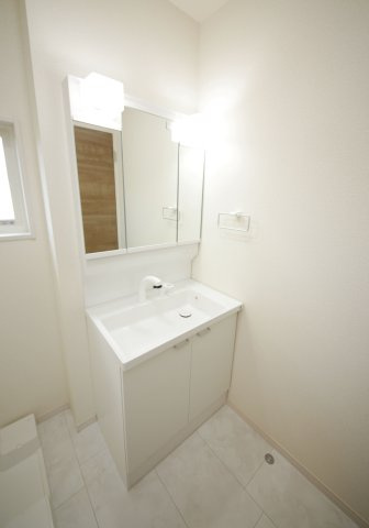 リーブルファイン新田町　2号棟の独立洗面台