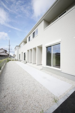 リーブルファイン新田町　2号棟のエントランス