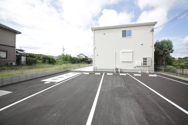 リーブルファイン新田町　2号棟の駐車場