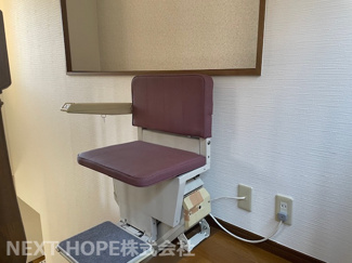 【内装】 | 伊丹市平松３丁目中古テラスハウス | いす式階段昇降機です♪乗り心地も良いです！安定感があります！