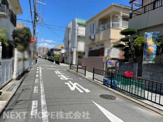 【前面道路含む現地写真】 | 伊丹市平松３丁目中古テラスハウス | 前面道路広々約6.6ｍです♪明るく開放的なテラスハウスです！