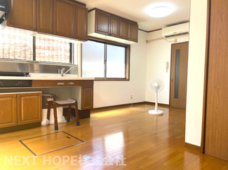 【居間・リビング】 | 伊丹市平松３丁目中古テラスハウス | LDKは約12帖です♪休日もゆっくり寛げるスペースです！！ぜひ一度現地をご覧ください(^^)お気軽にネクストホープ不動産販売までお問い合わせを！！