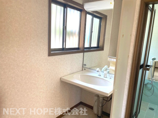 【独立洗面台】 | 伊丹市平松３丁目中古テラスハウス | 洗面化粧台です♪シャワー水栓で使い勝手も良いです！！