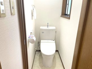 【トイレ】 | 伊丹市平松３丁目中古テラスハウス | トイレは温水洗浄便座です♪