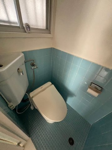 塩屋町　戸建のトイレ