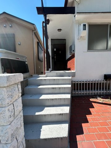 塩屋町　戸建の玄関