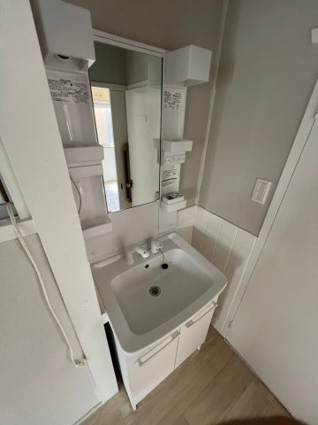 塩屋町　戸建の洗面所