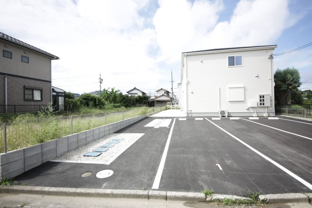 リーブルファイン新田町　2号棟の駐車場