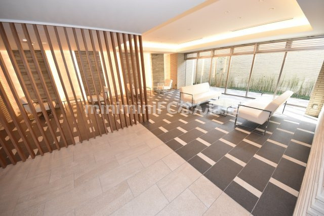 ブランズ北堀江プレイスのエントランス
