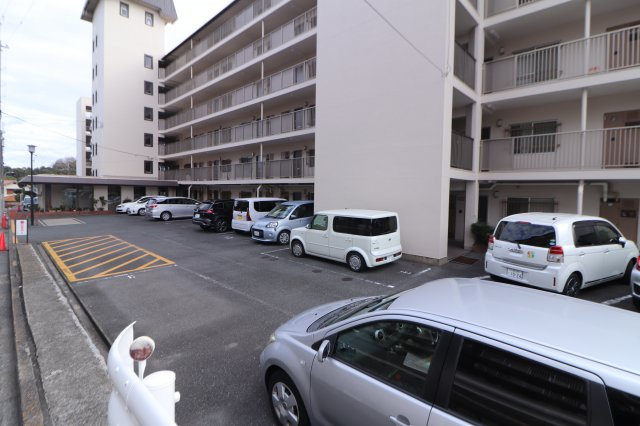 茨木春日丘グリーンハイツBの駐車場