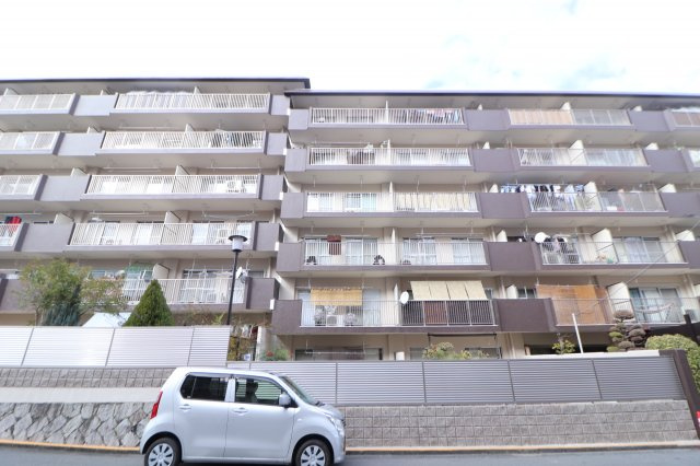 茨木春日丘グリーンハイツBの外観