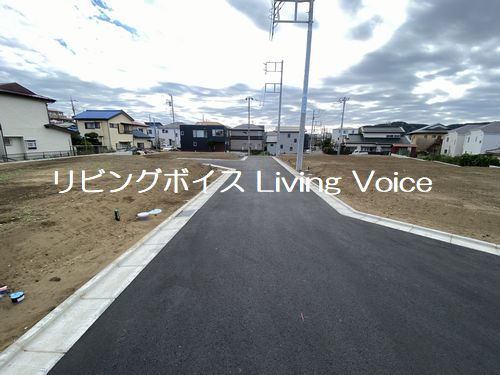 【前面道路含む現地写真】 | 平塚市南原3丁目　土地（売地）建築条件なし　全10区画 | 平塚市南原3丁目　土地（売地）建築条件なし　全10区画