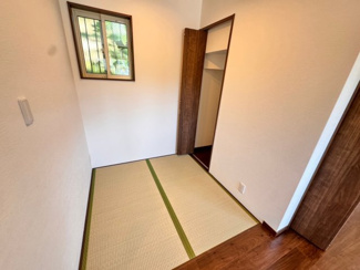 【和室】 | 【タタミコーナー】リビングにタタミコーナーありますよ！イグサの香りで癒しの空間です！お子様のお昼寝場所にもいいですね♪