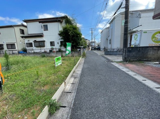 【前面道路含む現地写真】 | 間口が全面にとれるので2台駐車スペースの確保が出来ます！