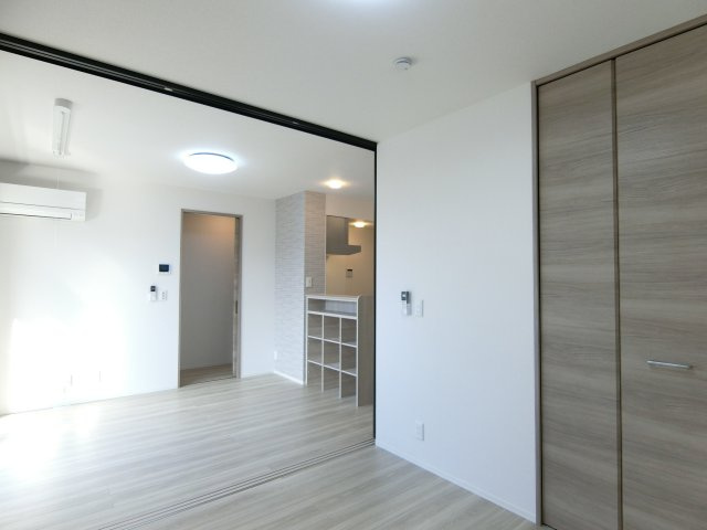 ロイヤルステージ観音寺新町の洋室