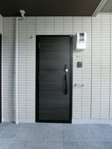 ロイヤルステージ観音寺新町の玄関