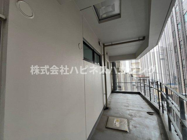 マルマンビルのバルコニー