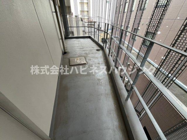 マルマンビルのバルコニー