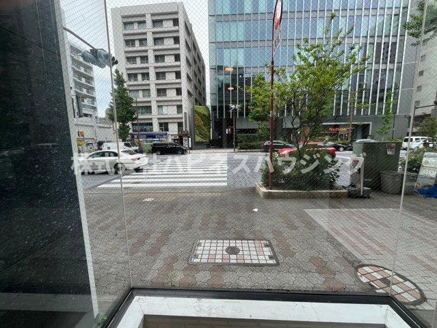 WAVE　BLDG.　MEGUROの内装|1階、目黒通り沿いのショーウィンドウ。視認性良好。目立ちますね。