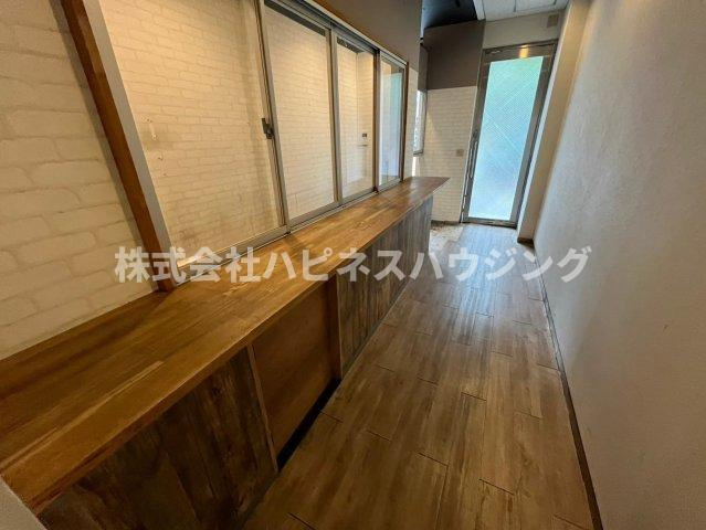 WAVE　BLDG.　MEGUROの内装|1階、造作あり。