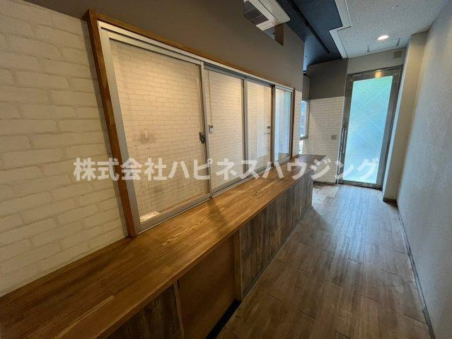 WAVE　BLDG.　MEGUROの内装|1階、造作あり。