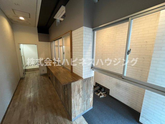 WAVE　BLDG.　MEGUROの内装|1階、造作あり。