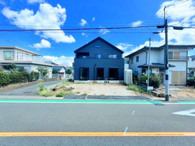 【前面道路含む現地写真】 | ◇◆緑区北八朔町　新築戸建て◆◇ | ◆前面道路も幅員があり車の運転も安心！前面道路は閑静な住宅地。車通りの少ない道路です。お子様にも安心です。