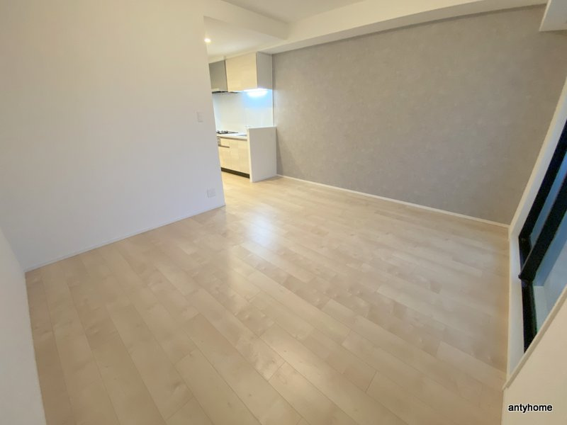 スプランディッドVIII　仲介手数料無料の居間・リビング