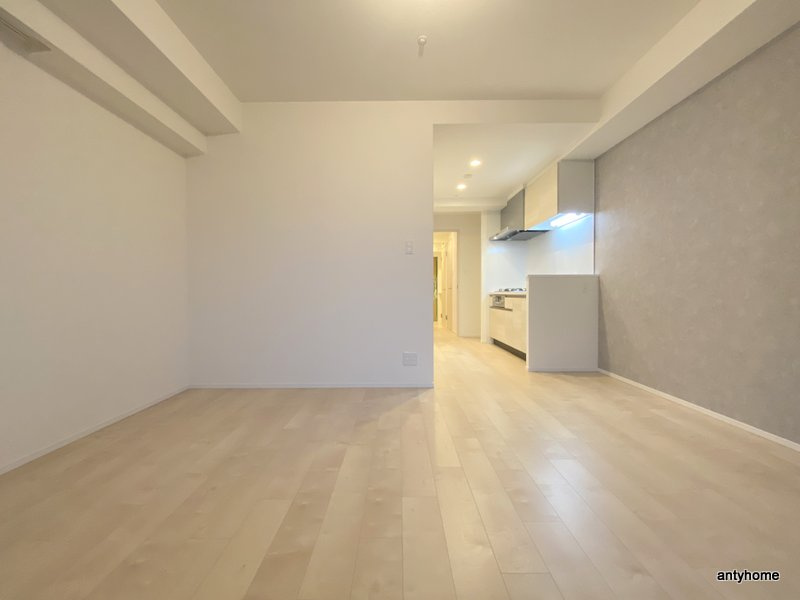 スプランディッドVIII　仲介手数料無料の居間・リビング