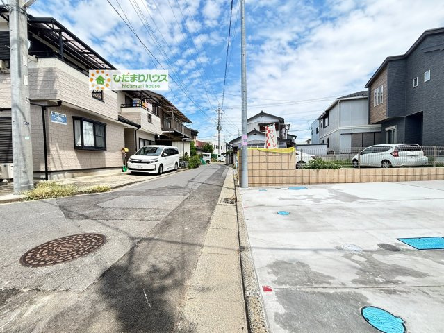 上尾市栄町　Ⅲ　新築戸建　クレールB　の前面道路含む現地写真
