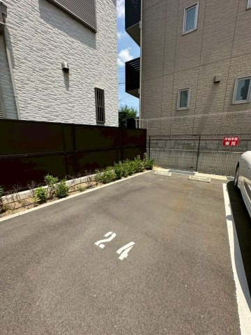 ビエラコート岸部中の駐車場