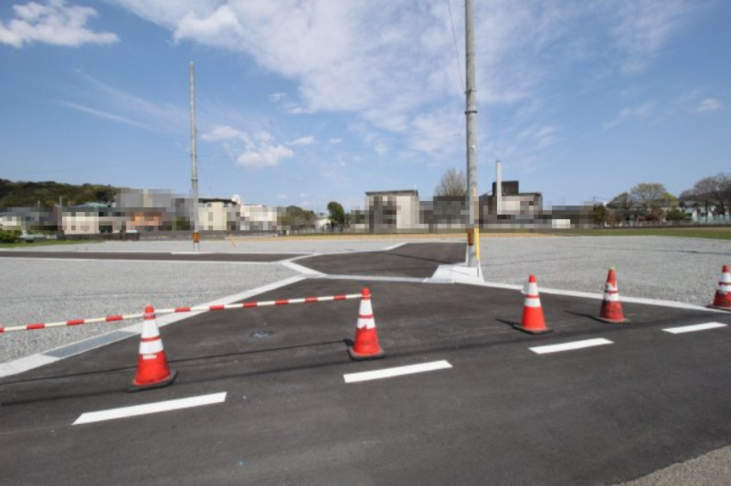 朝倉丙Ⅲ　4号地　建築条件付き　売土地（全10区画）の前面道路含む現地写真