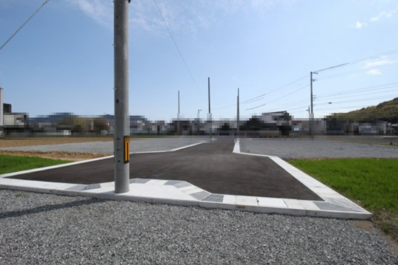 朝倉丙Ⅲ　8号地　建築条件付き　売土地（全10区画）の前面道路含む現地写真