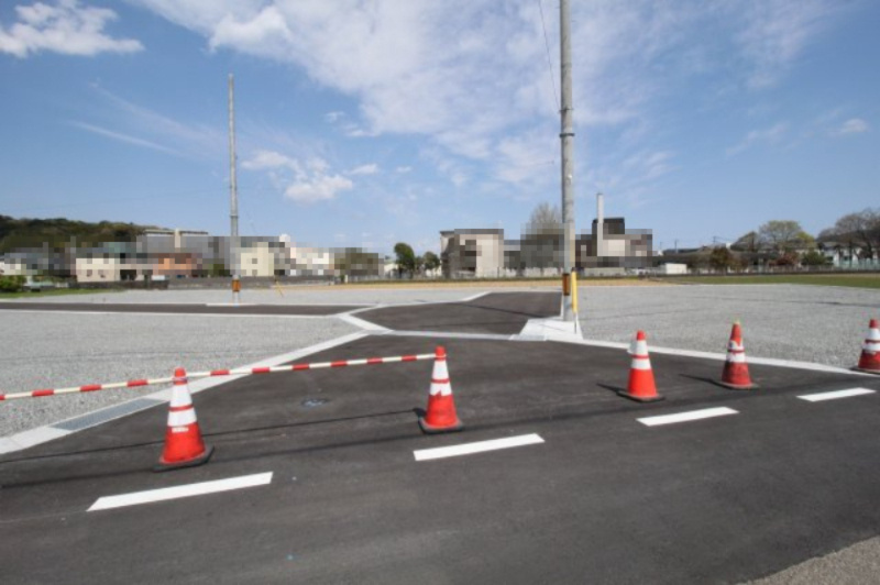 朝倉丙Ⅲ　9号地　建築条件付き　売土地（全10区画）の前面道路含む現地写真
