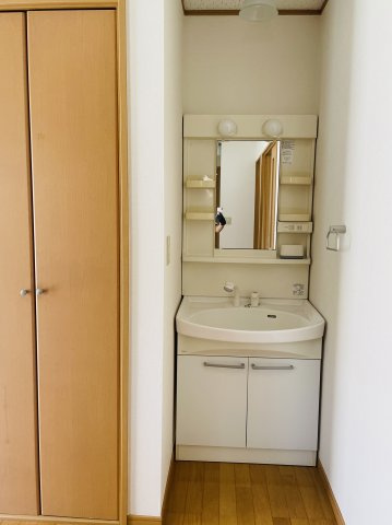 峯アパートの洗面所