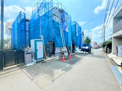 【前面道路含む現地写真】 | ◇◆瀬谷区本郷3丁目　新築戸建て　全2棟◆◇ | ◆前面道路も幅員があり車の運転も安心！前面道路は閑静な住宅地。車通りの少ない道路です。お子様にも安心です。