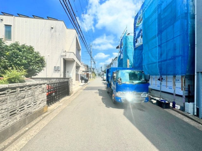 【前面道路含む現地写真】 | ◇◆瀬谷区本郷3丁目　新築戸建て　全2棟◆◇ | ◆住宅ローンのご相談や周辺環境のご案内も含め、ローンに詳しい、地元に詳しいスタッフがお出迎えさせていただきます。お気軽にご相談ください。