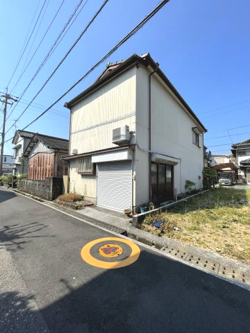 秦南町二丁目　土地の前面道路含む現地写真|奥行きは約１５．３ｍあります。