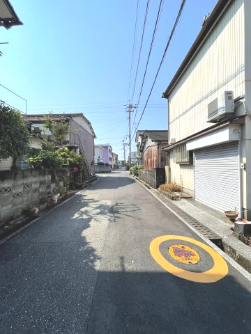 秦南町二丁目　土地の前面道路含む現地写真|東側道路の幅員は約５．０ｍです。