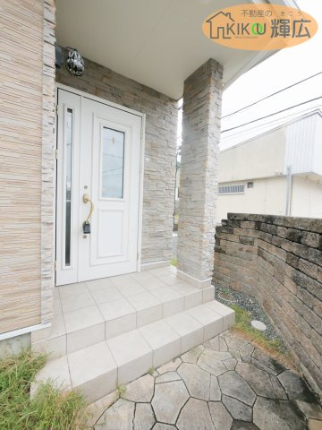高砂市北浜町牛谷　中古戸建の玄関