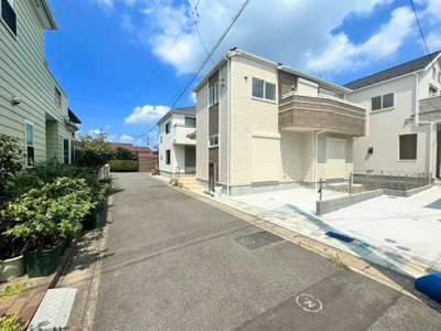 【前面道路含む現地写真】 | ◆◇宮沢2丁目　新築戸建て◇◆ | ◆前面道路も幅員があり車の運転も安心！前面道路は閑静な住宅地。車通りの少ない道路です。お子様にも安心です。