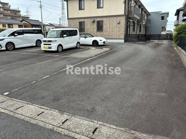 リバティ ヒルズの駐車場